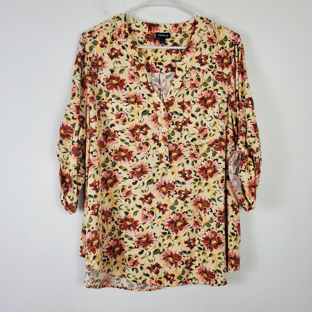 Torrid Yellow Floral Blouse Womens Size 1X Roll Tab Sleeve Henley Colorful Cute